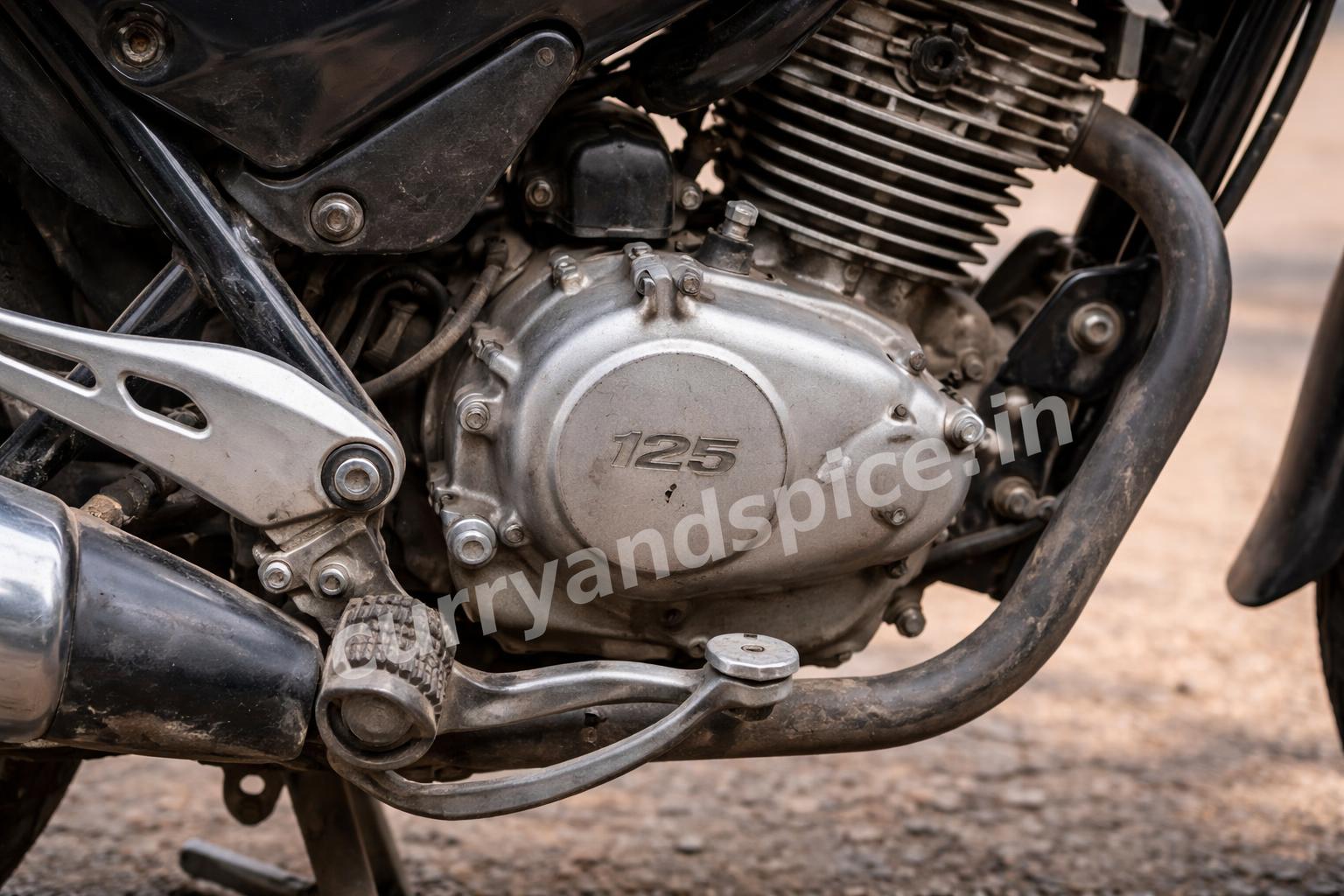 Bajaj 125cc engine closeup review