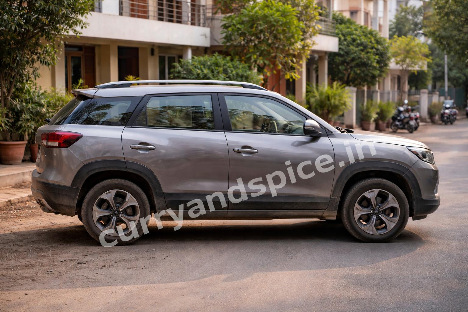 Maruti brezza cng compact suv
